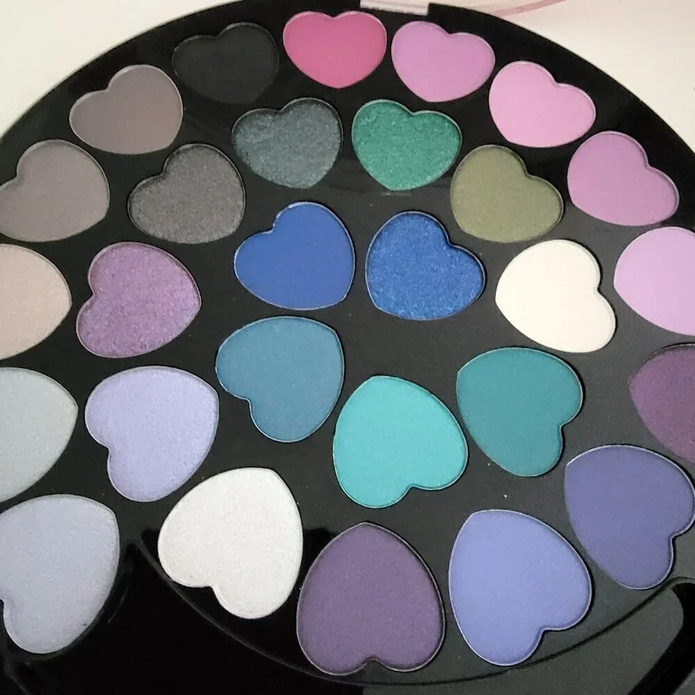28 Essence Counting Hearts Eyeshadow Palette Love You Berry Much